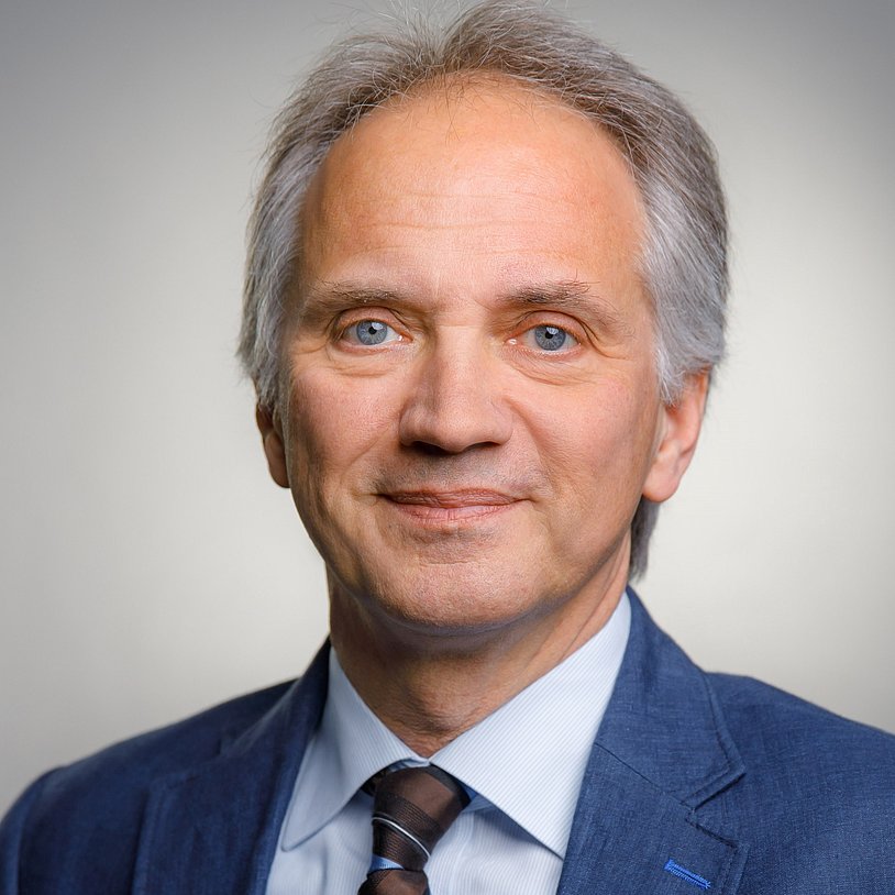 Portrait von Prof. Dr. Michael Bendrat