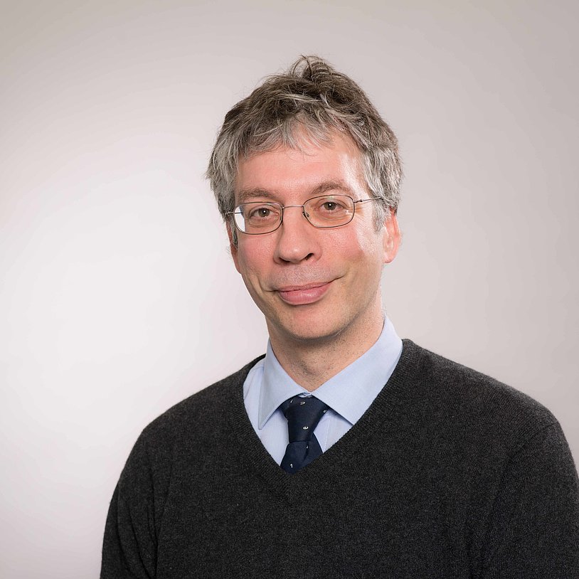 Portrait von Prof. Dr. Timo Ulrichs