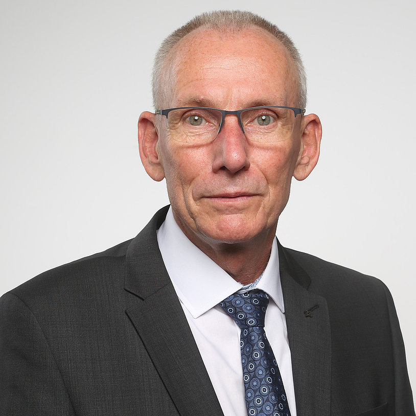 Portrait von Prof. Dr. Uwe Riedel