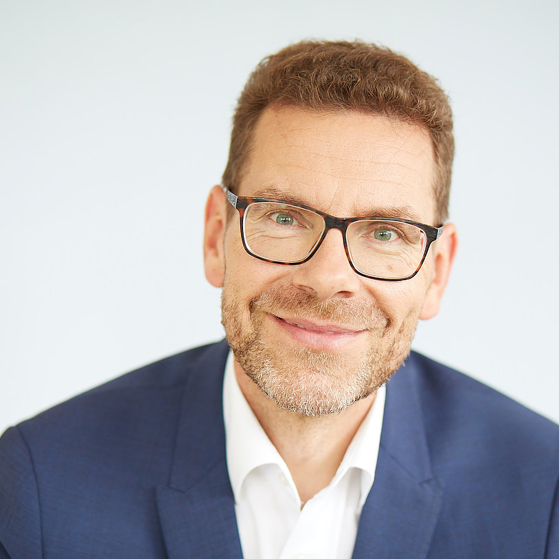 Portrait von Prof.Dr.-Ing.habil Sascha  Stowasser