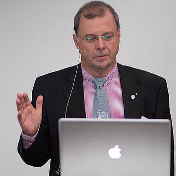 Portrait von Dipl.-Bio Peter  Niesslbeck